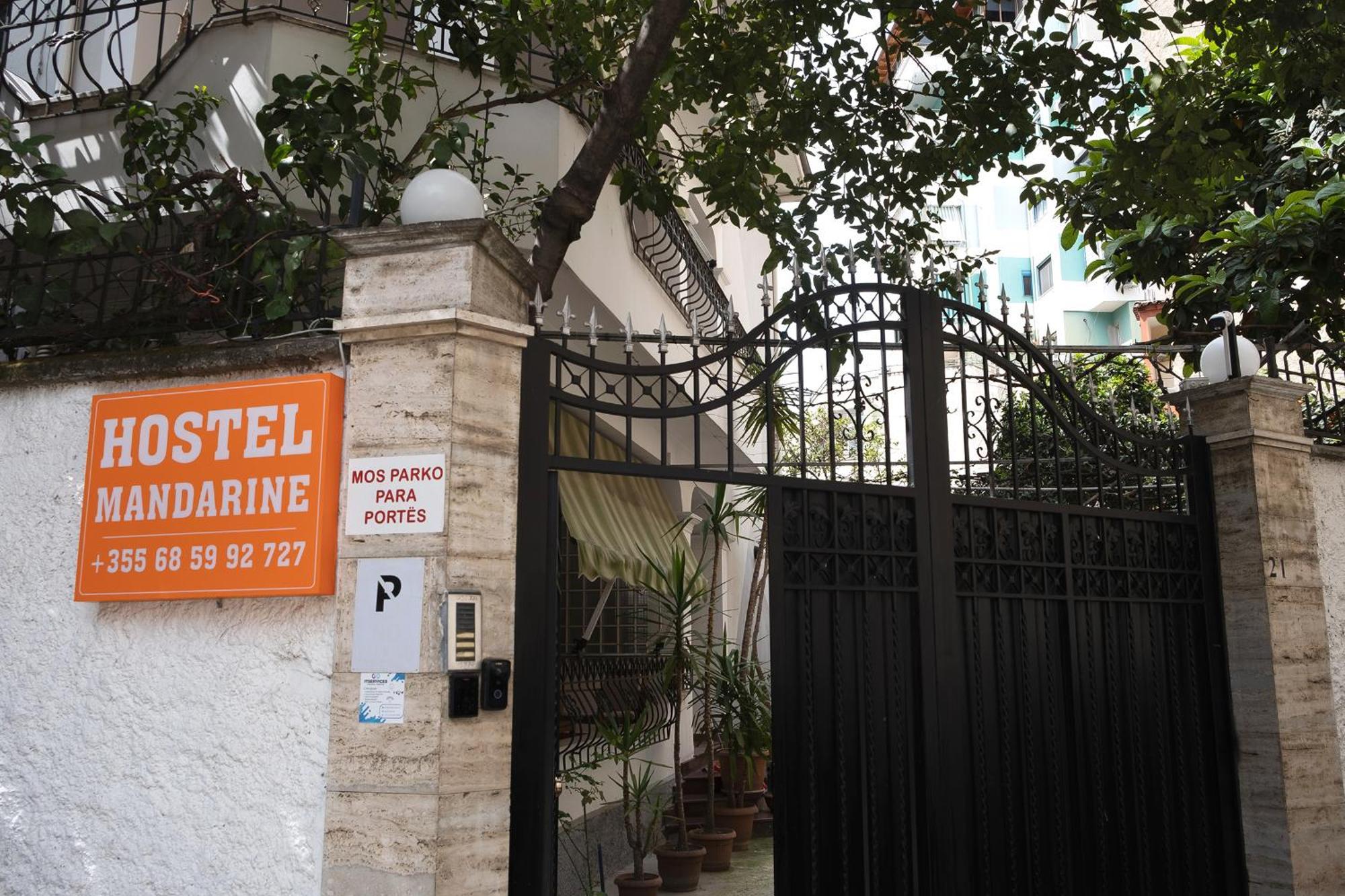 Mandarine Hostel Tirana Exteriör bild
