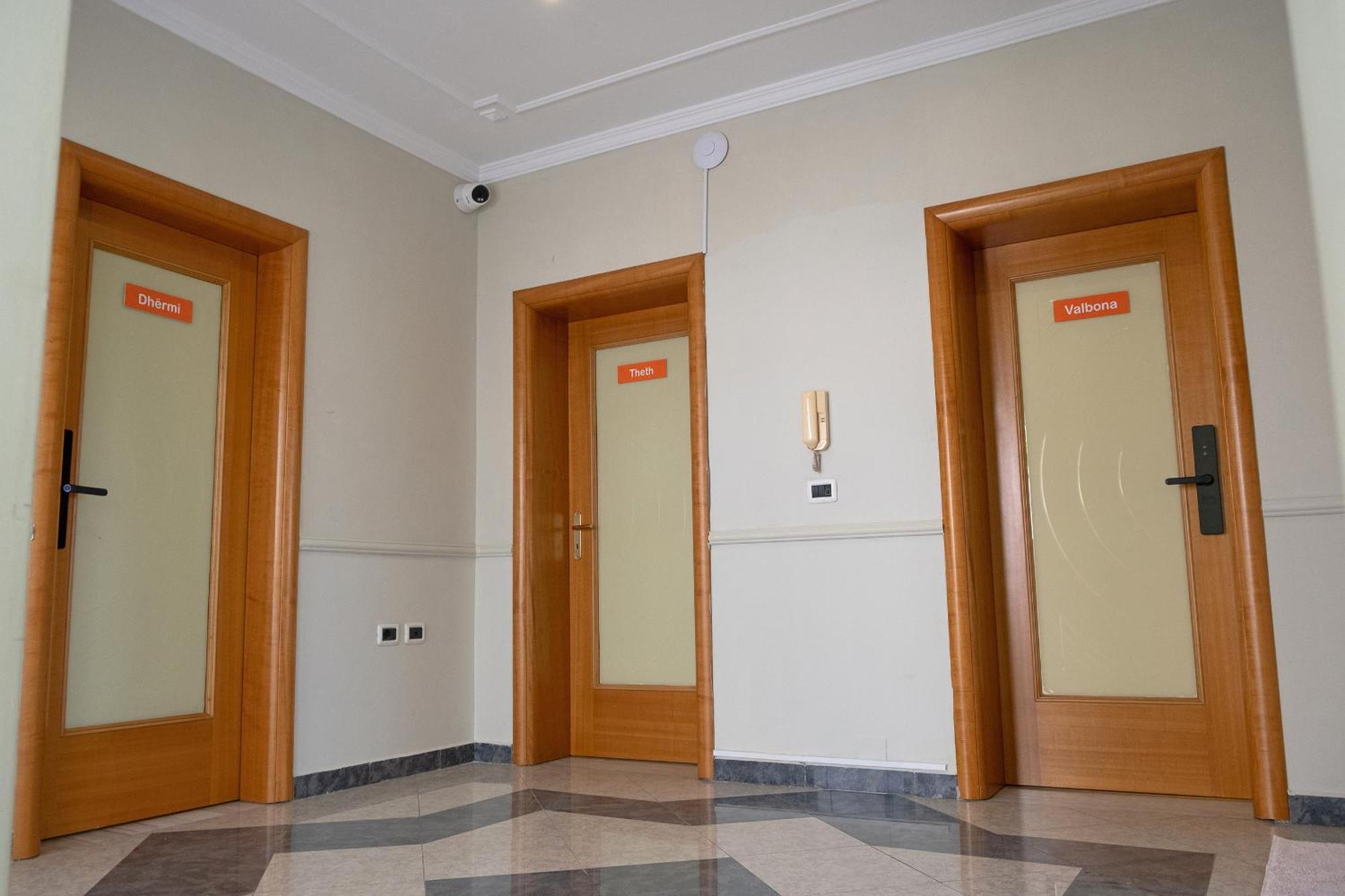 Mandarine Hostel Tirana Exteriör bild