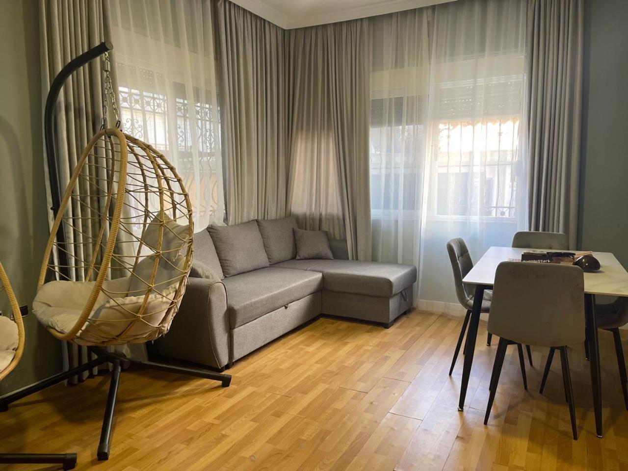 Mandarine Hostel Tirana Exteriör bild