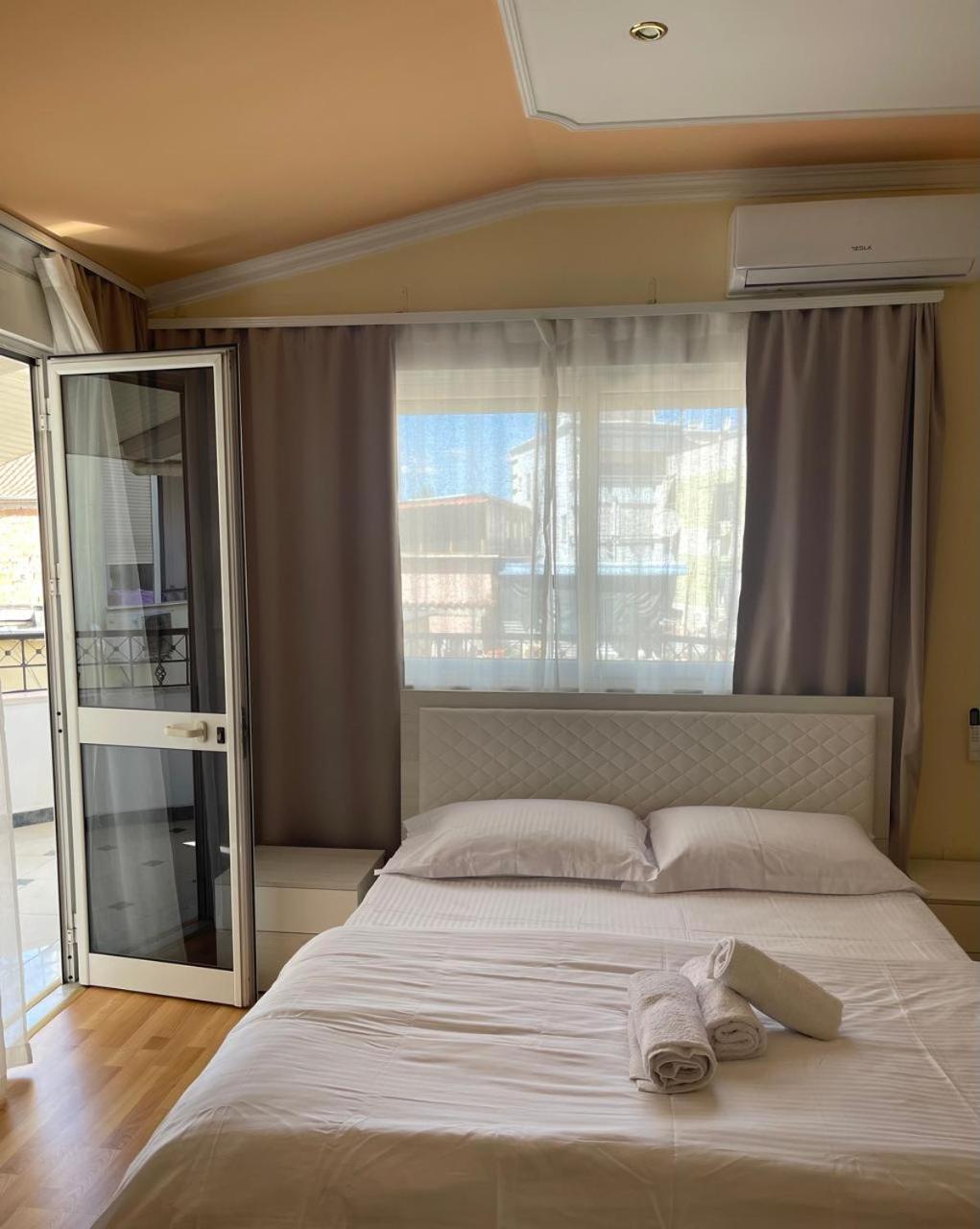 Mandarine Hostel Tirana Exteriör bild