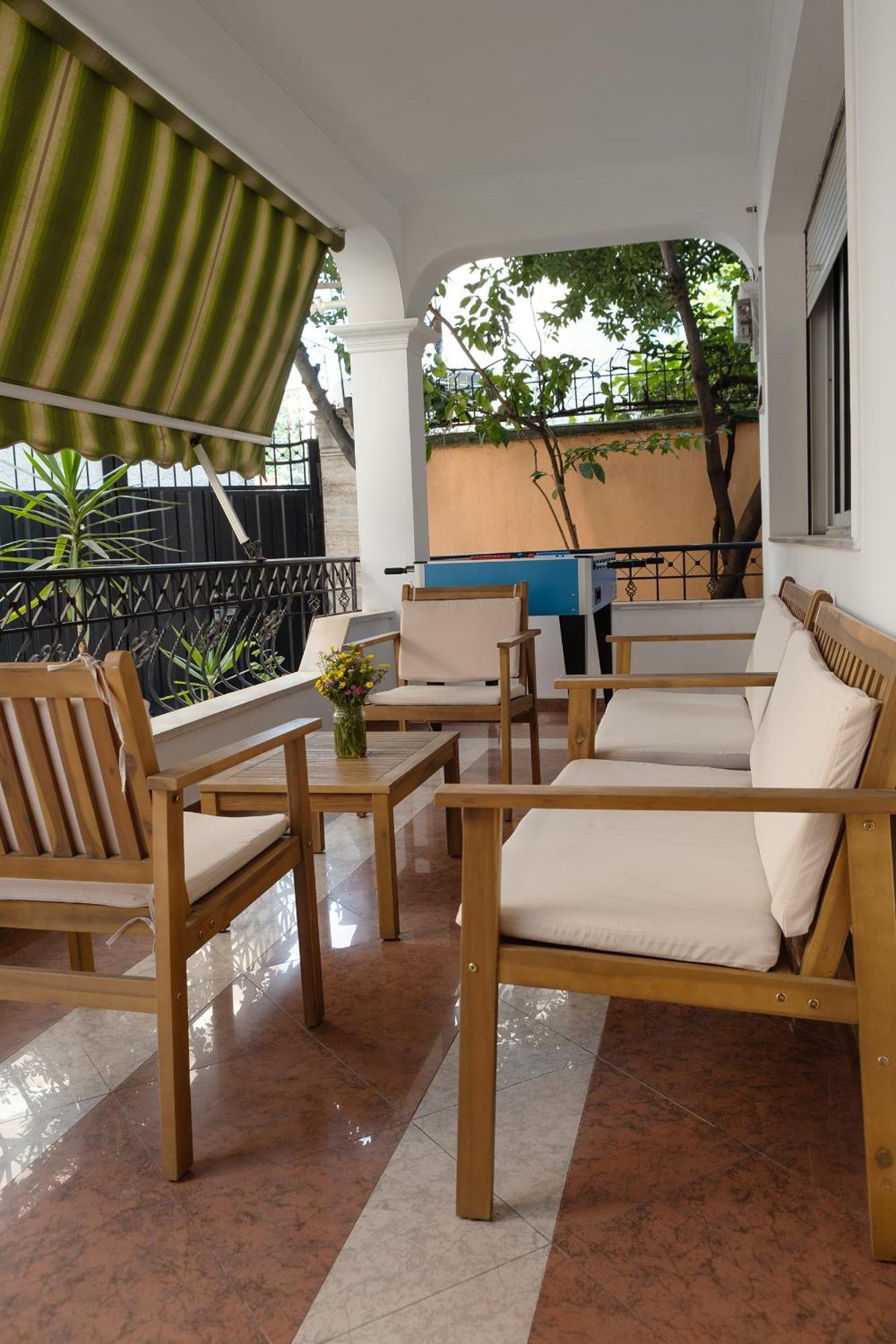 Mandarine Hostel Tirana Exteriör bild