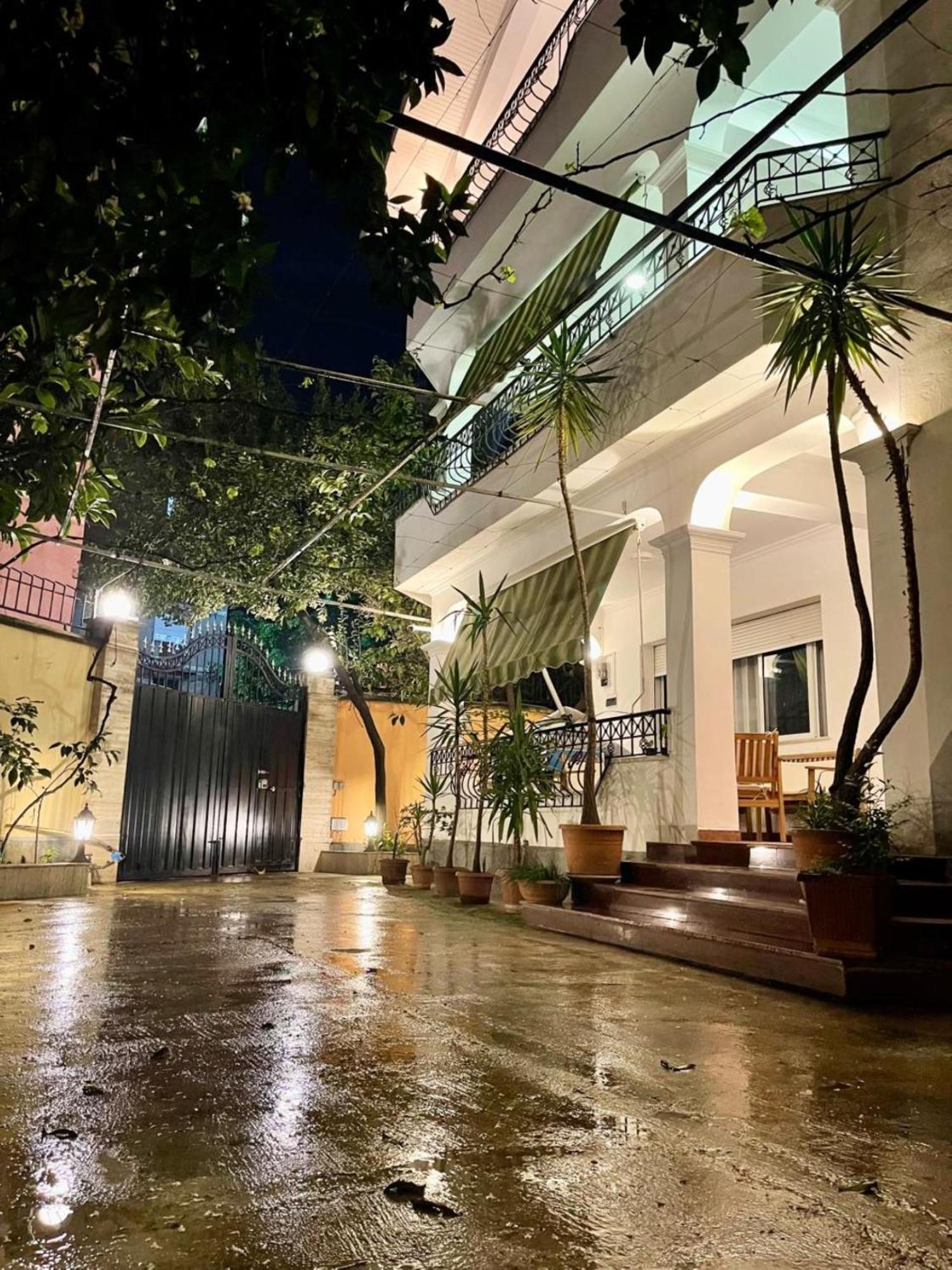 Mandarine Hostel Tirana Exteriör bild