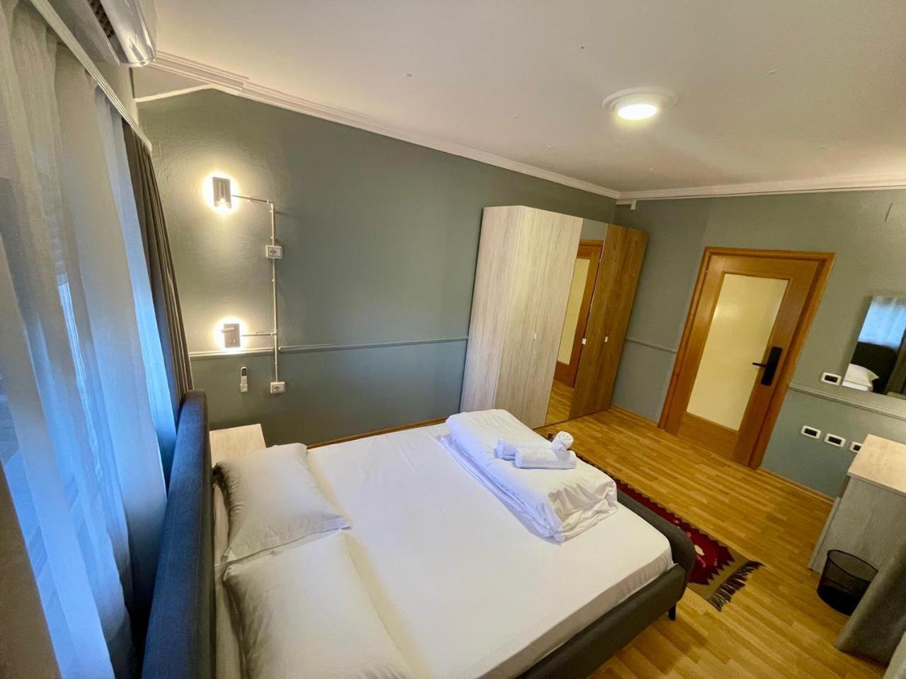 Mandarine Hostel Tirana Exteriör bild