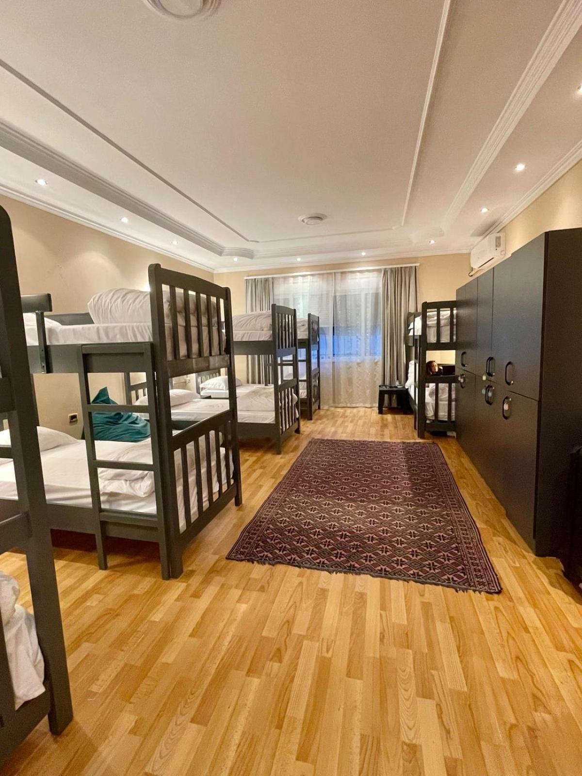 Mandarine Hostel Tirana Exteriör bild